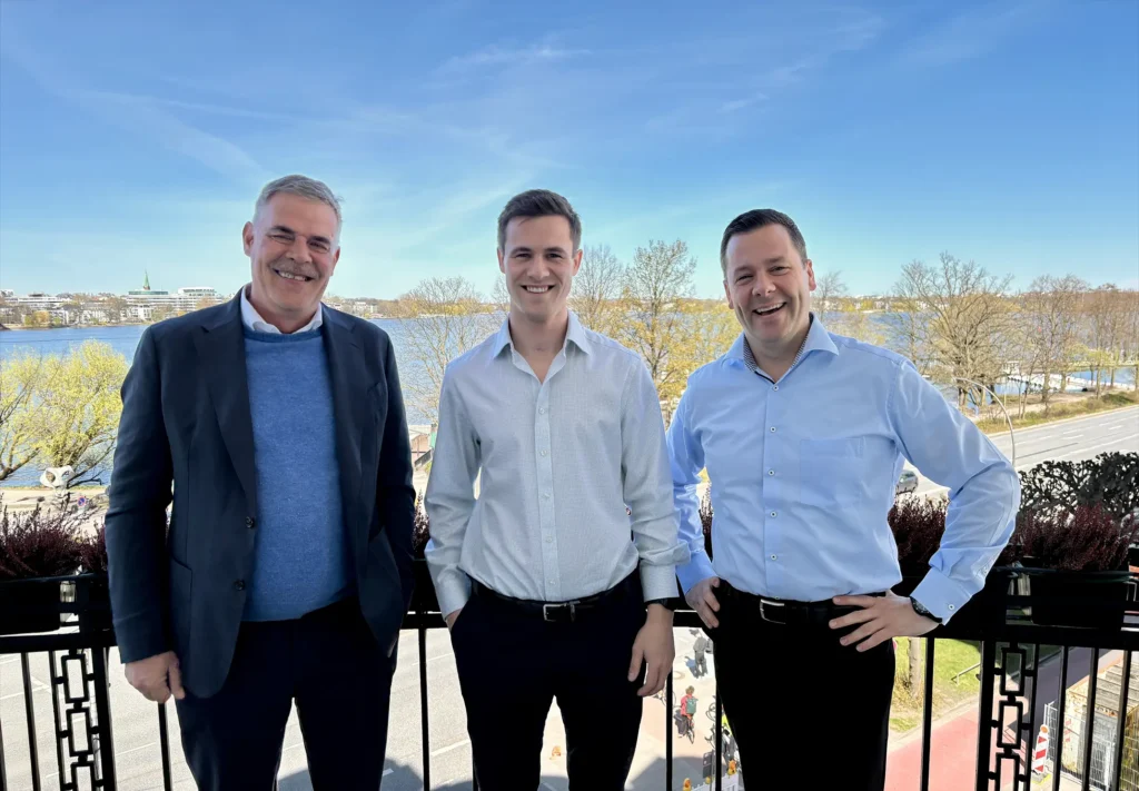 From left to right: Dirk Westphal, Josh Rymer, Jan Batjer, location Hamburg, at lake alster